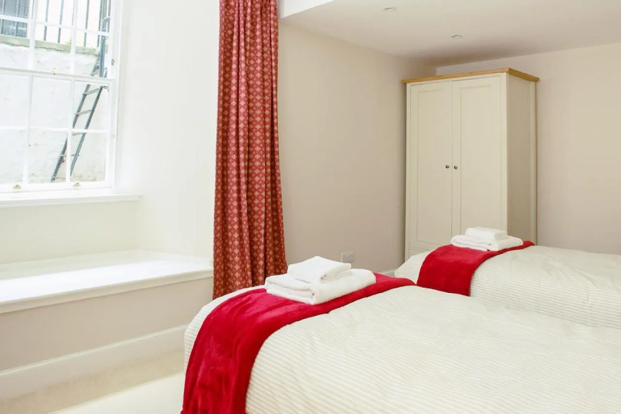 Gorgeous Central Edinburgh 3-Bedroom Apartment 0*,  Großbritannien