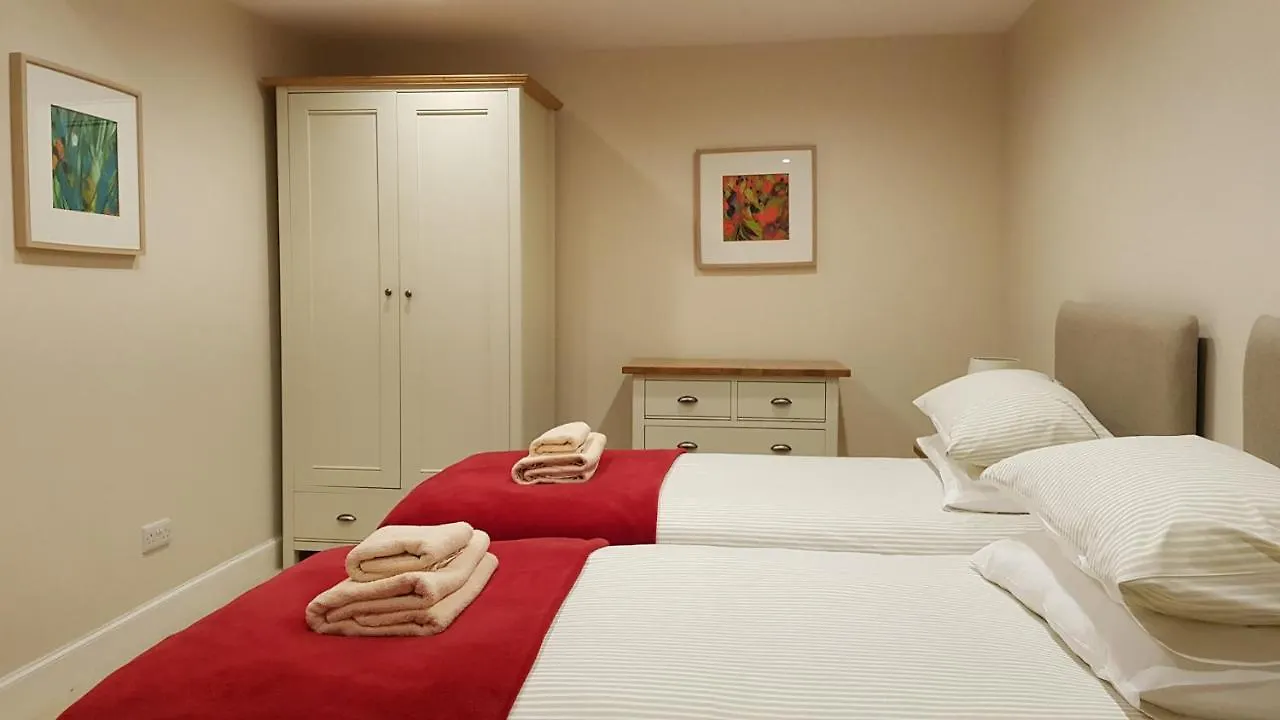 Gorgeous Central Edinburgh 3-Bedroom Apartment