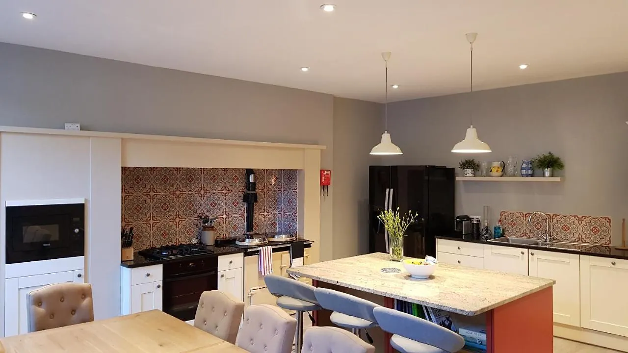 Gorgeous Central Edinburgh 3-Bedroom Apartment
