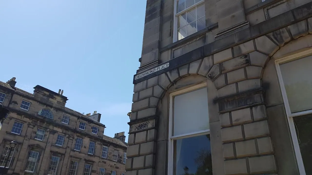 Gorgeous Central Edinburgh 3-Bedroom Apartment