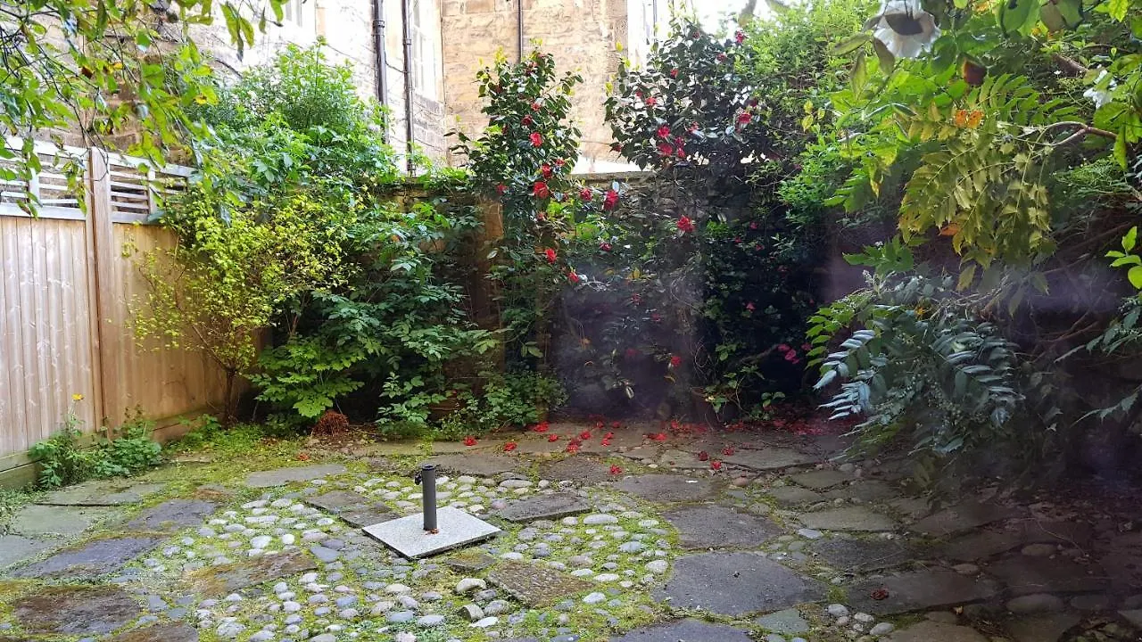 Gorgeous Central Edinburgh 3-Bedroom Apartment 0*,  Großbritannien