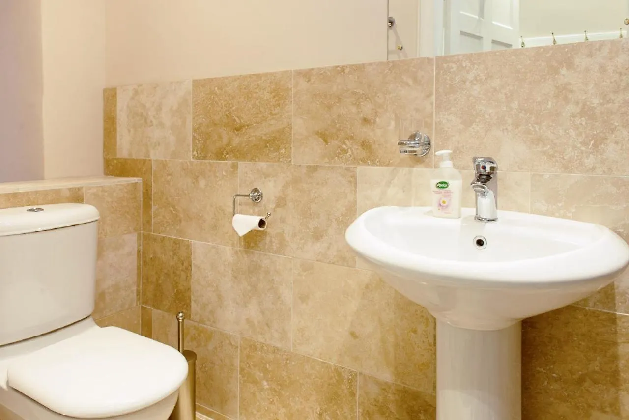 Gorgeous Central Edinburgh 3-Bedroom Apartment