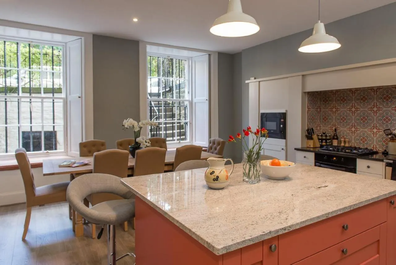 Gorgeous Central Edinburgh 3-Bedroom Apartment