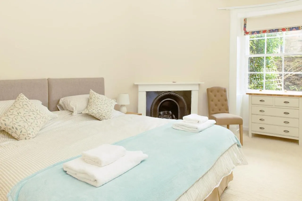 Gorgeous Central Edinburgh 3-Bedroom Apartment 0*,  Großbritannien