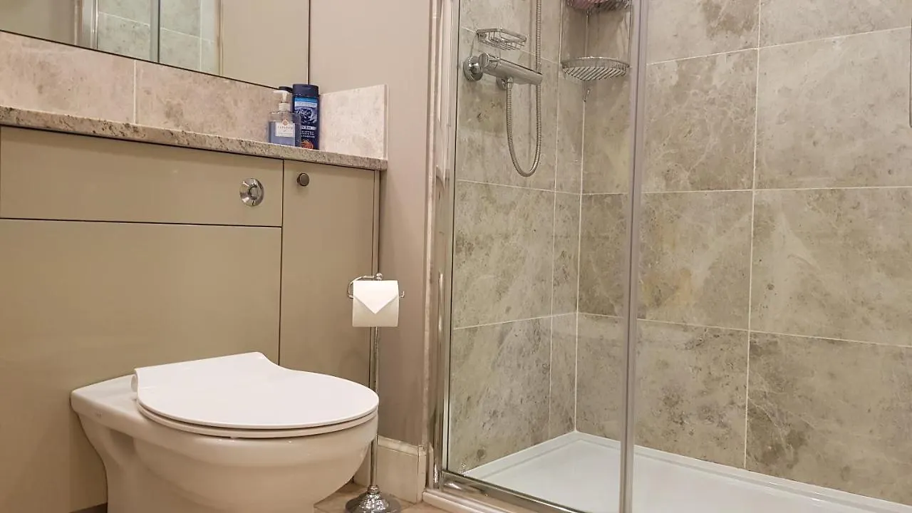 Gorgeous Central Edinburgh 3-Bedroom Apartment 0*,  Großbritannien