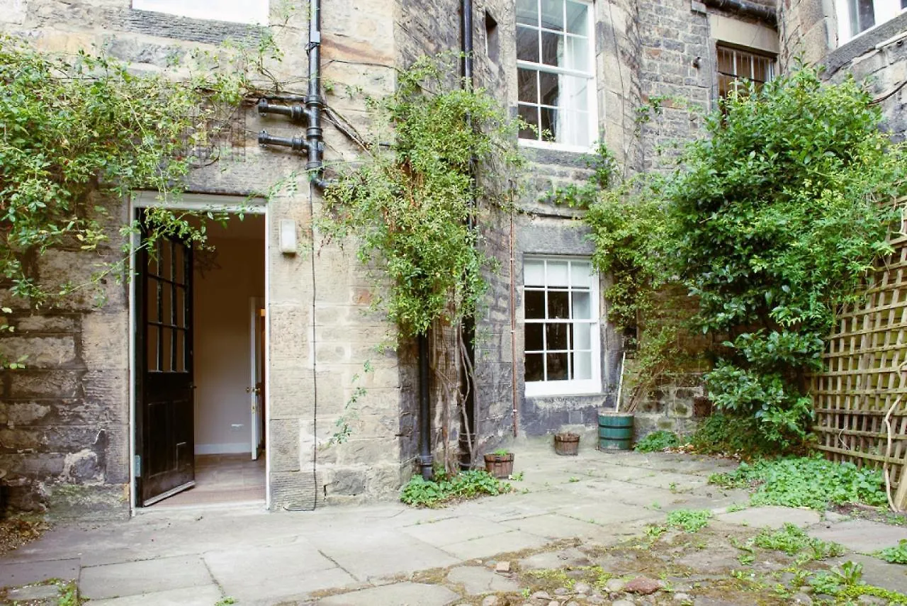 Gorgeous Central Edinburgh 3-Bedroom Apartment