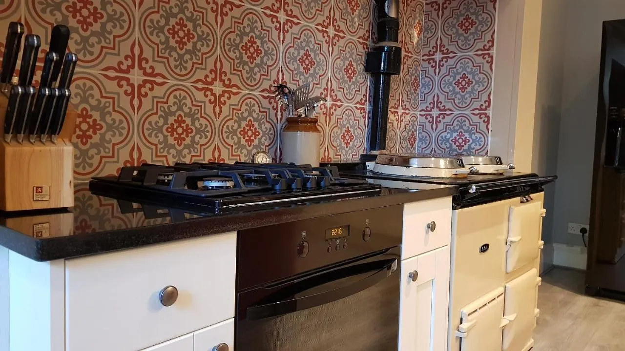 Gorgeous Central Edinburgh 3-Bedroom Apartment