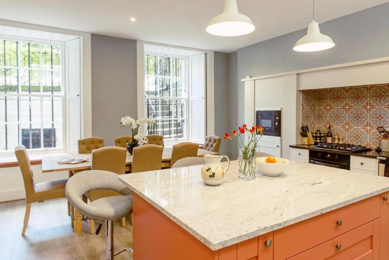 Gorgeous Central Edinburgh 3-Bedroom Apartment 0*,  Großbritannien