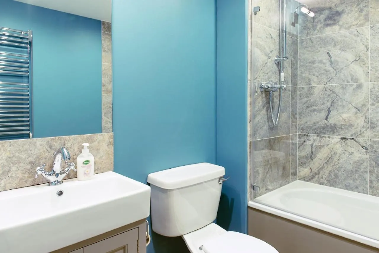 Gorgeous Central Edinburgh 3-Bedroom Apartment 0*,  Großbritannien