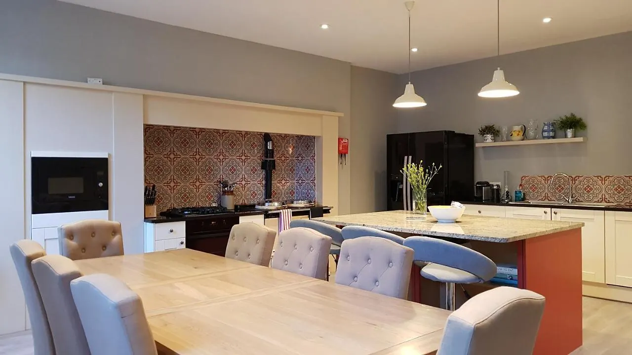 Gorgeous Central Edinburgh 3-Bedroom Apartment