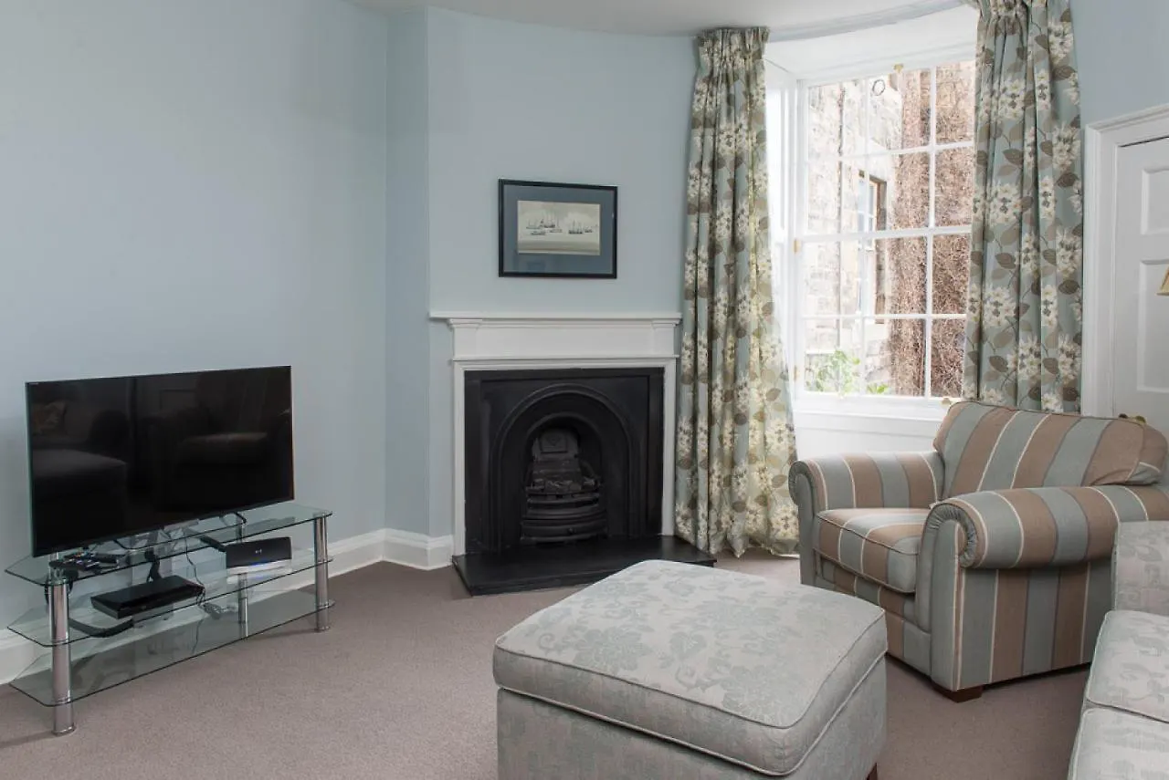 Kontakte von Gorgeous Central Edinburgh 3-Bedroom Apartment